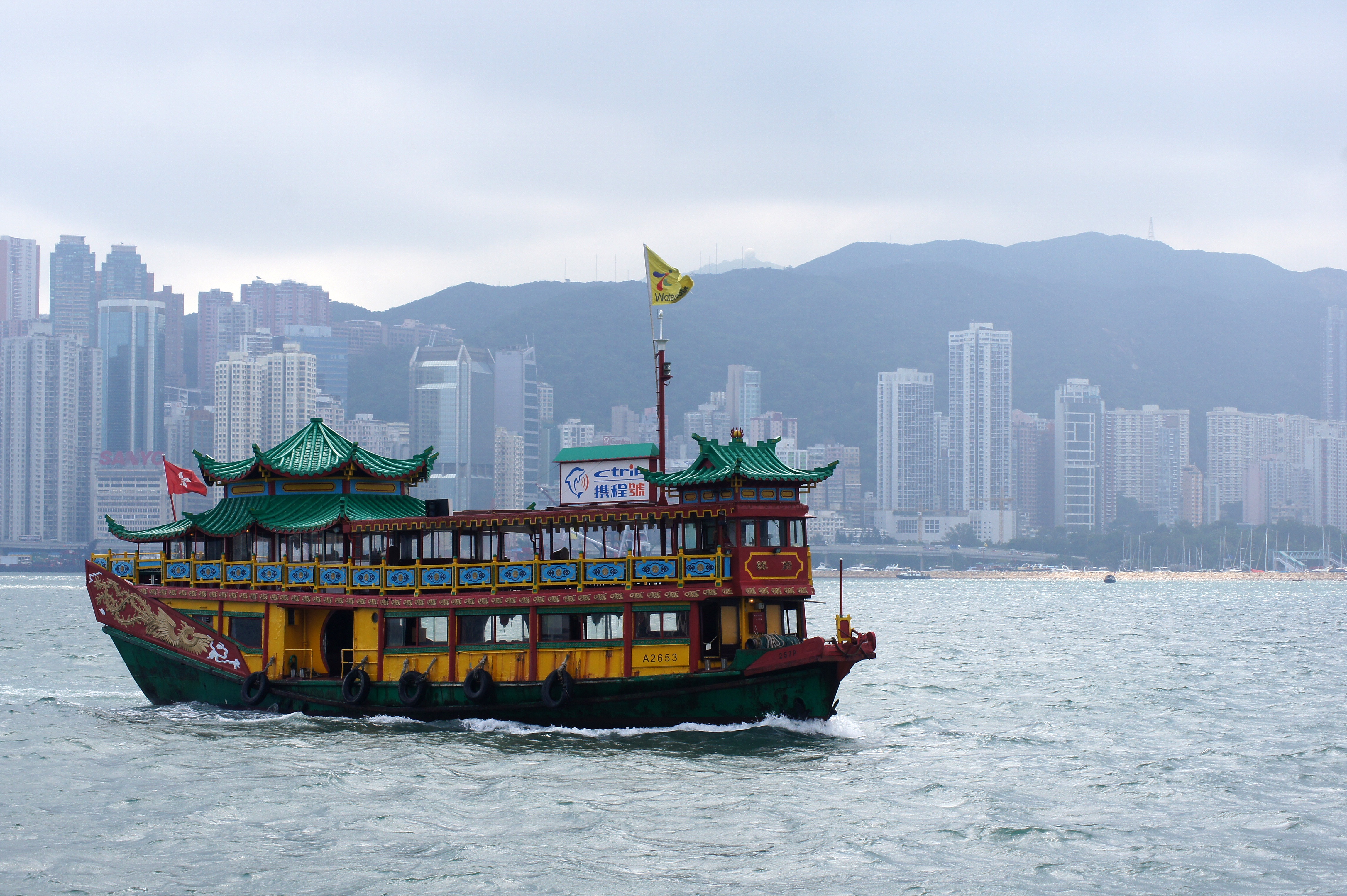 想拿香港身份并不容易，但有个途径可能适合